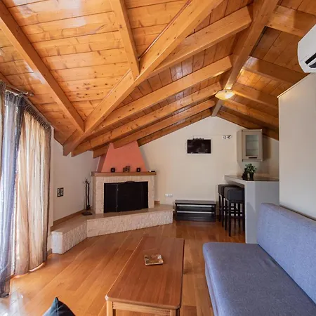 Tsoutsis Apartment *