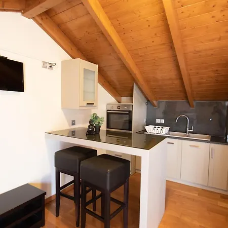 Tsoutsis Apartment *