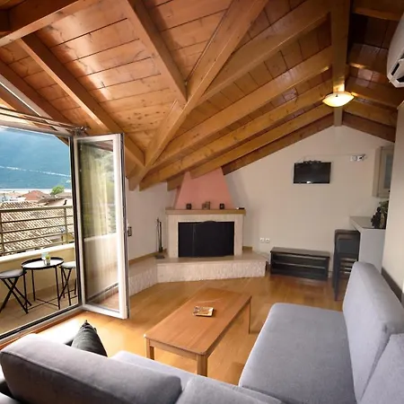 Tsoutsis Apartment