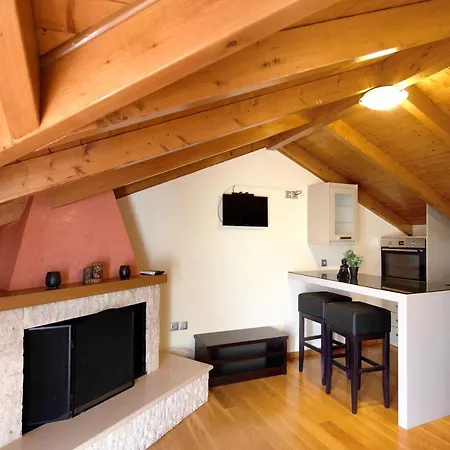 Tsoutsis Apartment *